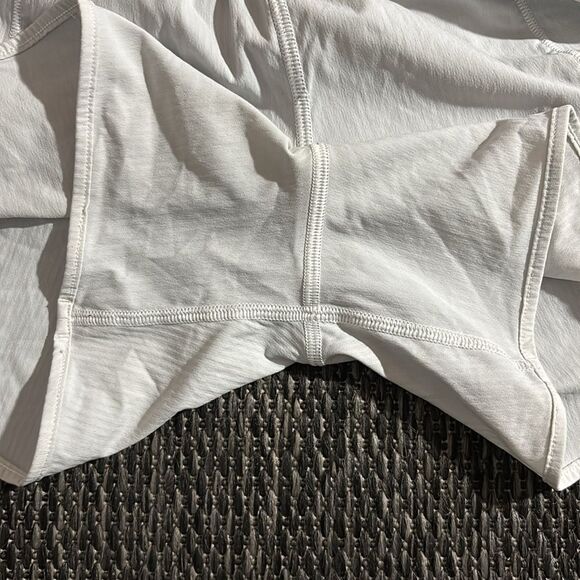 Lululemon Hotty Hot Short II *Long 4" - Picture 4 of 6